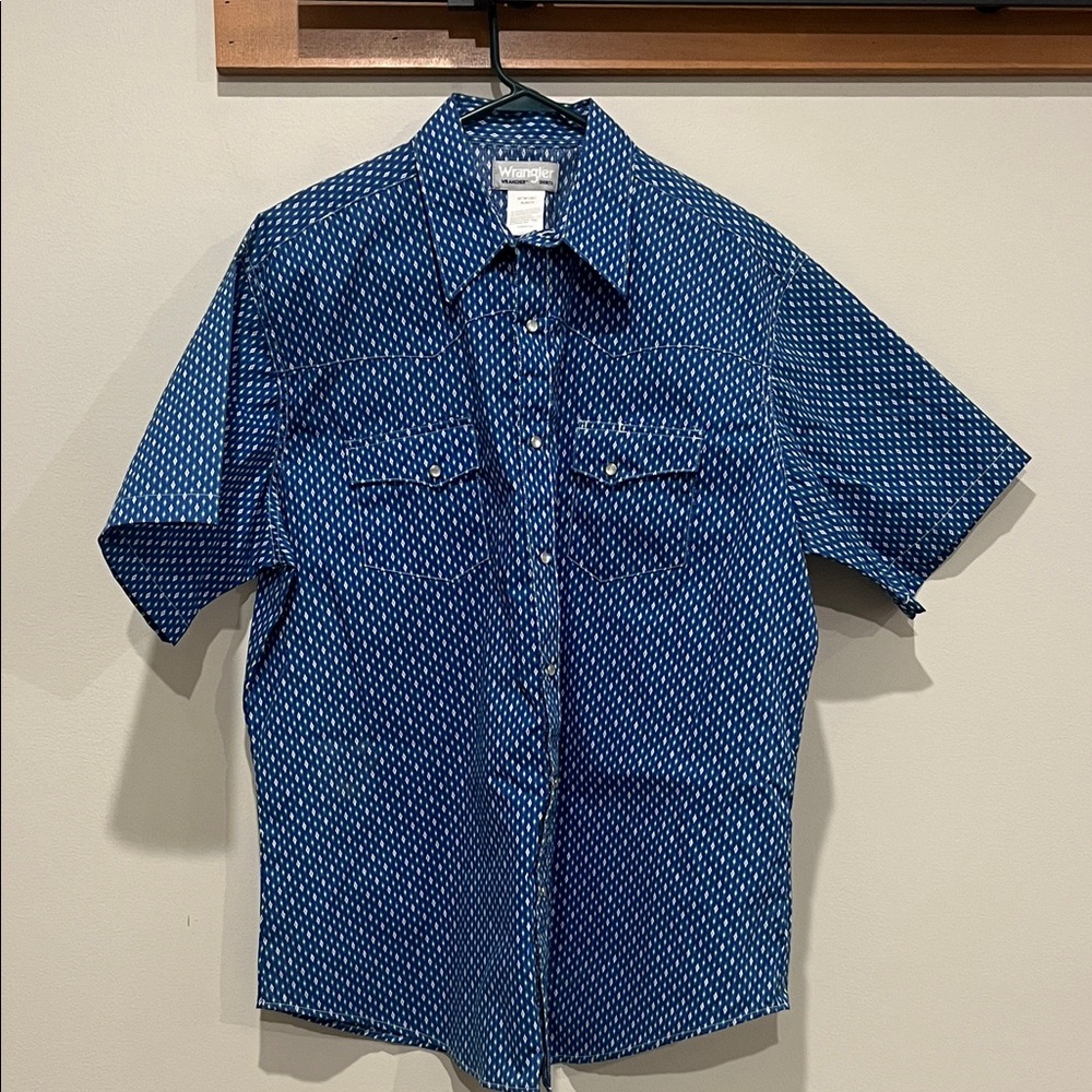 Wrangler Blue and White Casual Button Down Shirt
